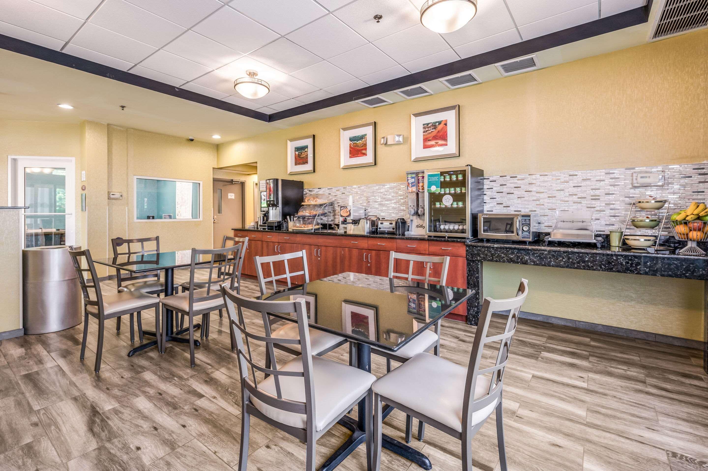 Quality Inn بكبسي المظهر الخارجي الصورة
